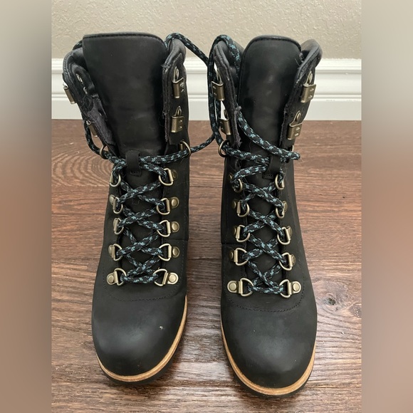 Joan of Artic Sorel Wedges - Black with Blue Laces, Winter Boots, Wedge - Picture 2 of 11